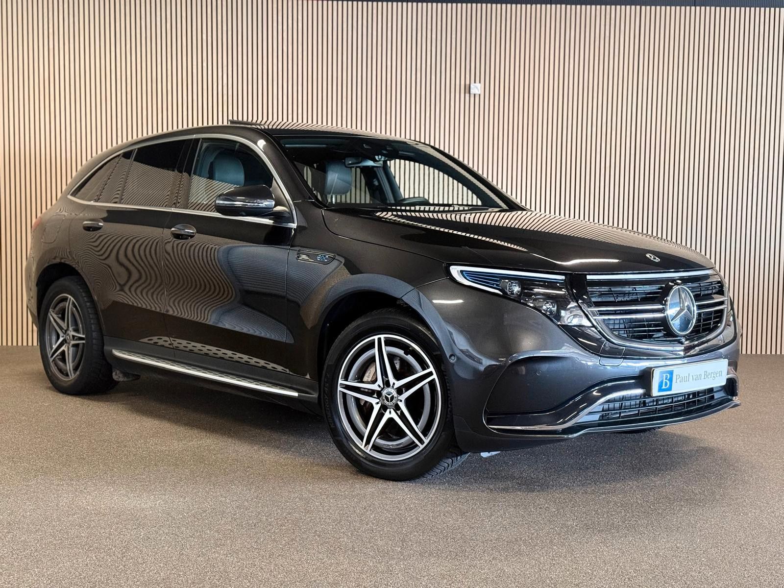 Mercedes-Benz EQC400 4Matic-AMG-SHD-HEAD UP-MEMORY-SOUND