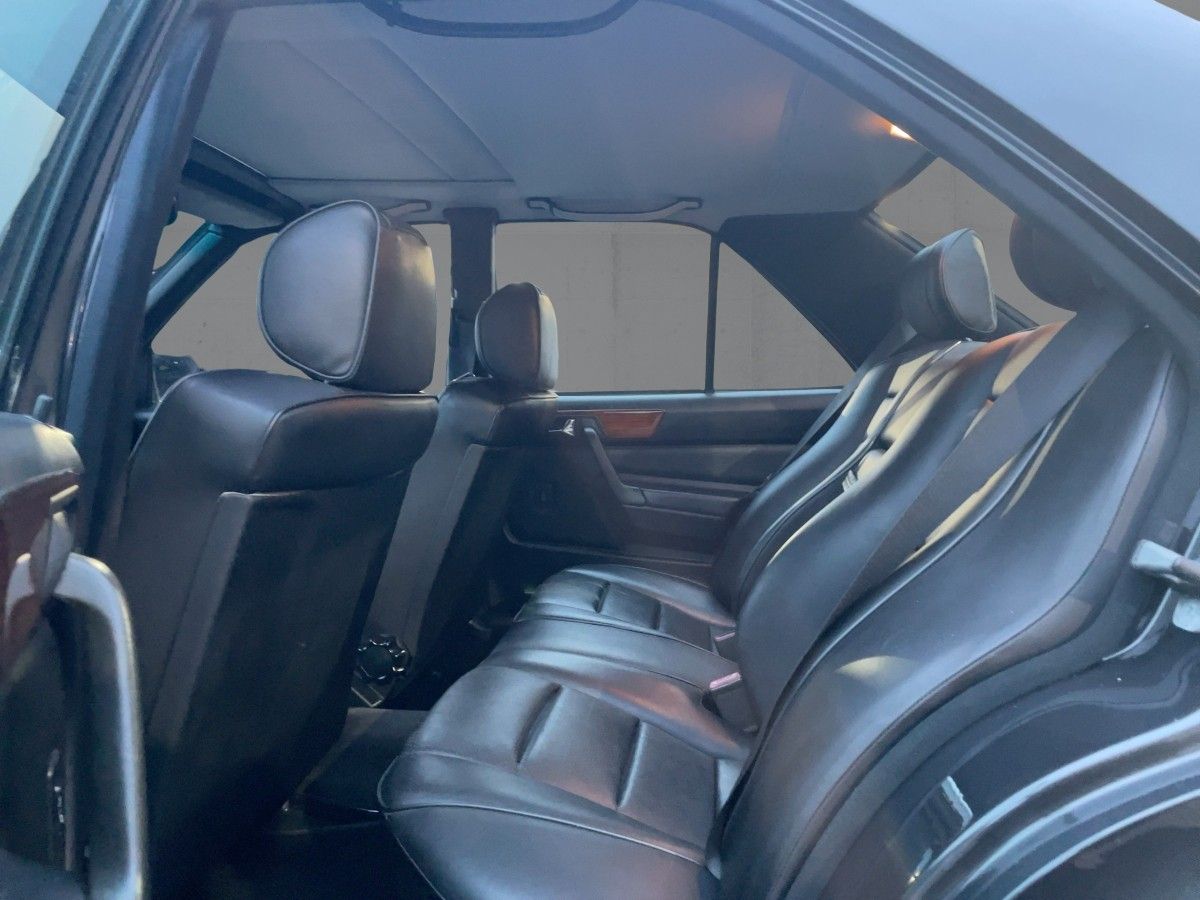 Fahrzeugabbildung Mercedes-Benz 190 E 3.2/AMG-Ausführung/Aerodynamikpaket