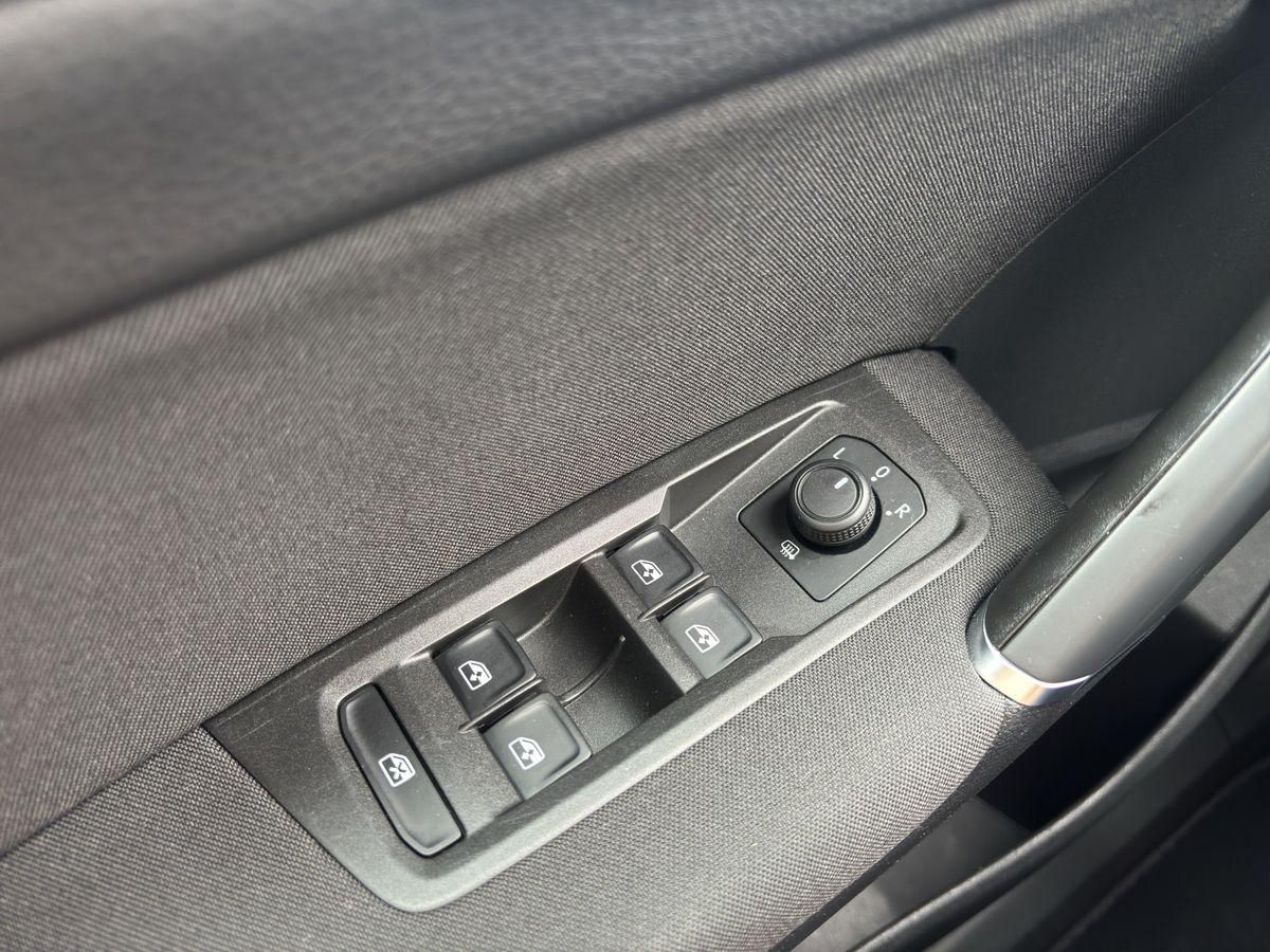 Touran Comfortline DSG PDC v+h KLIMAAUTO LED