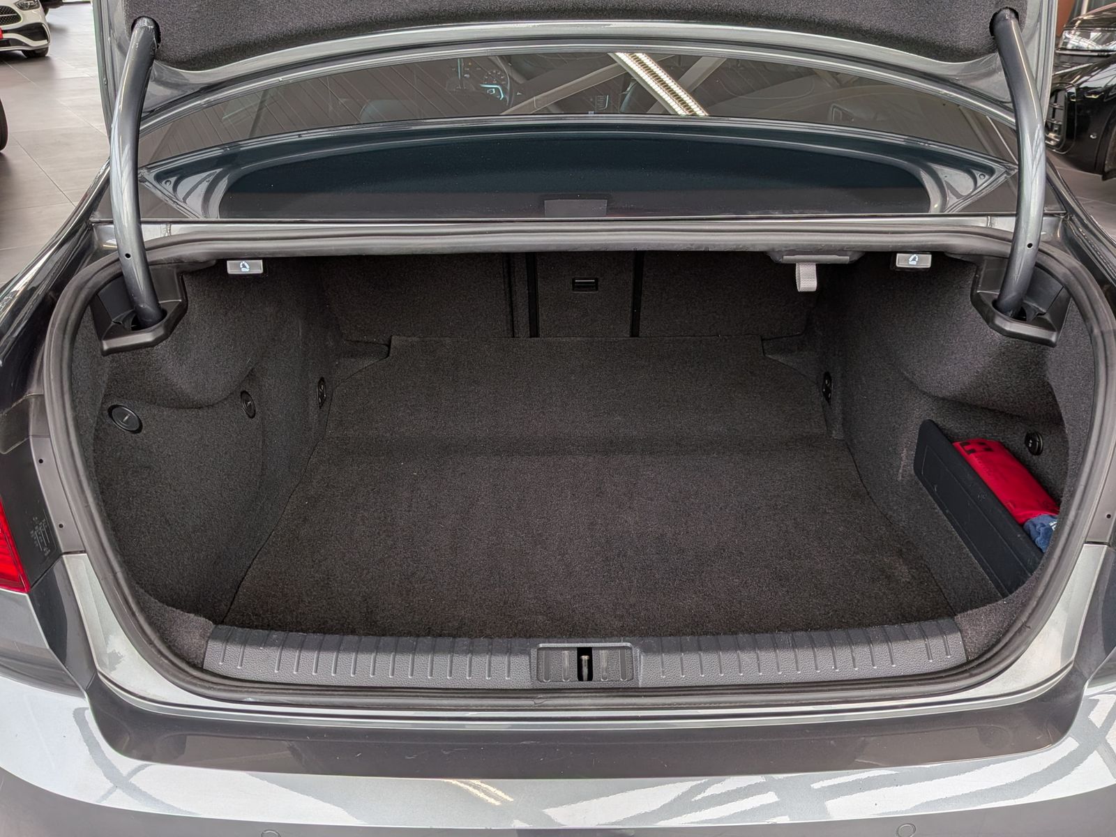 Fahrzeugabbildung Volkswagen Passat 2.0 TDI Lim. High/R-Line 4Motion ACC Pano