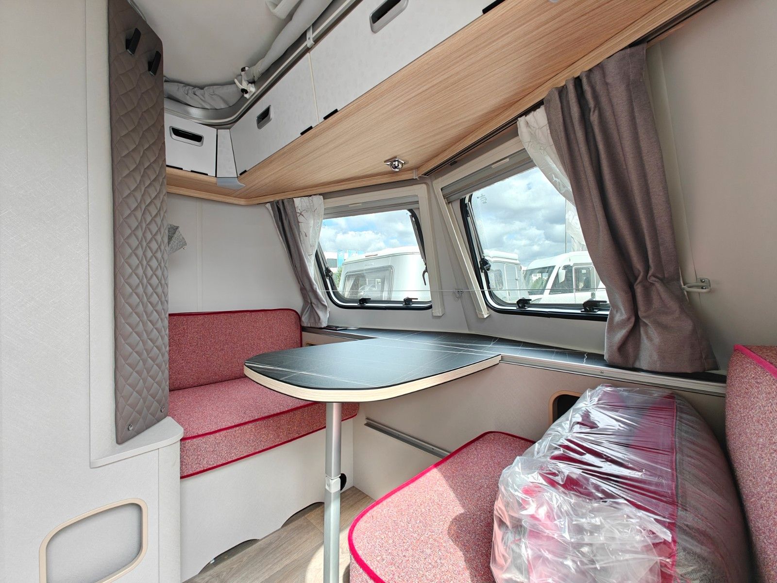 Fahrzeugabbildung HYMER / ERIBA / HYMERCAR Touring 542 Tango Red - JETZT 6.844€ SPAREN !!!