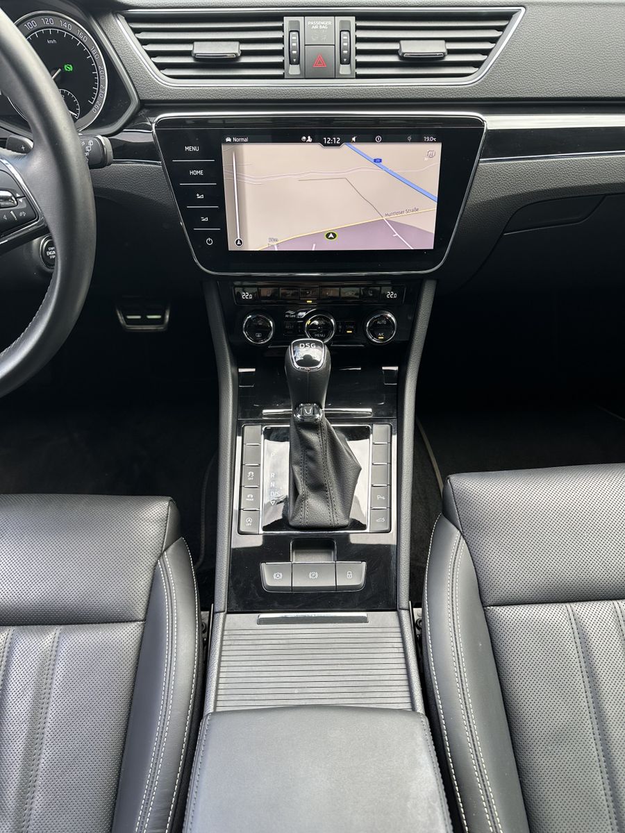 Fahrzeugabbildung SKODA Superb Combi 2.0 TDI DSG L&K NAV+LED+AHK+PANO+SH