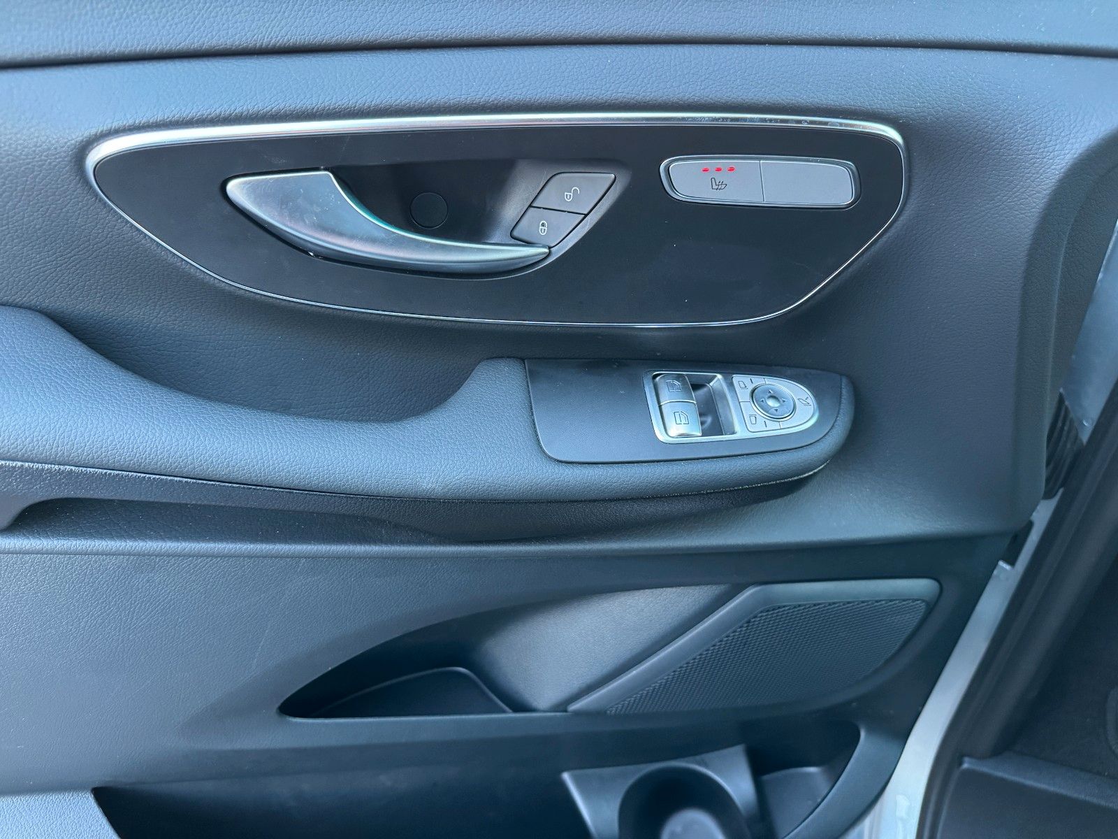 Fahrzeugabbildung Mercedes-Benz V 250 d STYLE DISTRONIC MULTIBEAM elektr Türen
