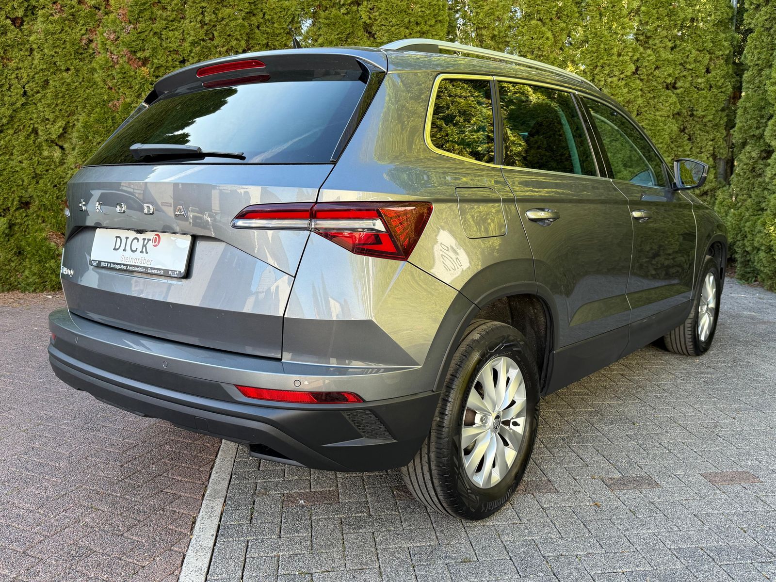 Fahrzeugabbildung SKODA Karoq 1.5 TSI Ambition LED+KAMERA+VIRT+CARPL+DAB
