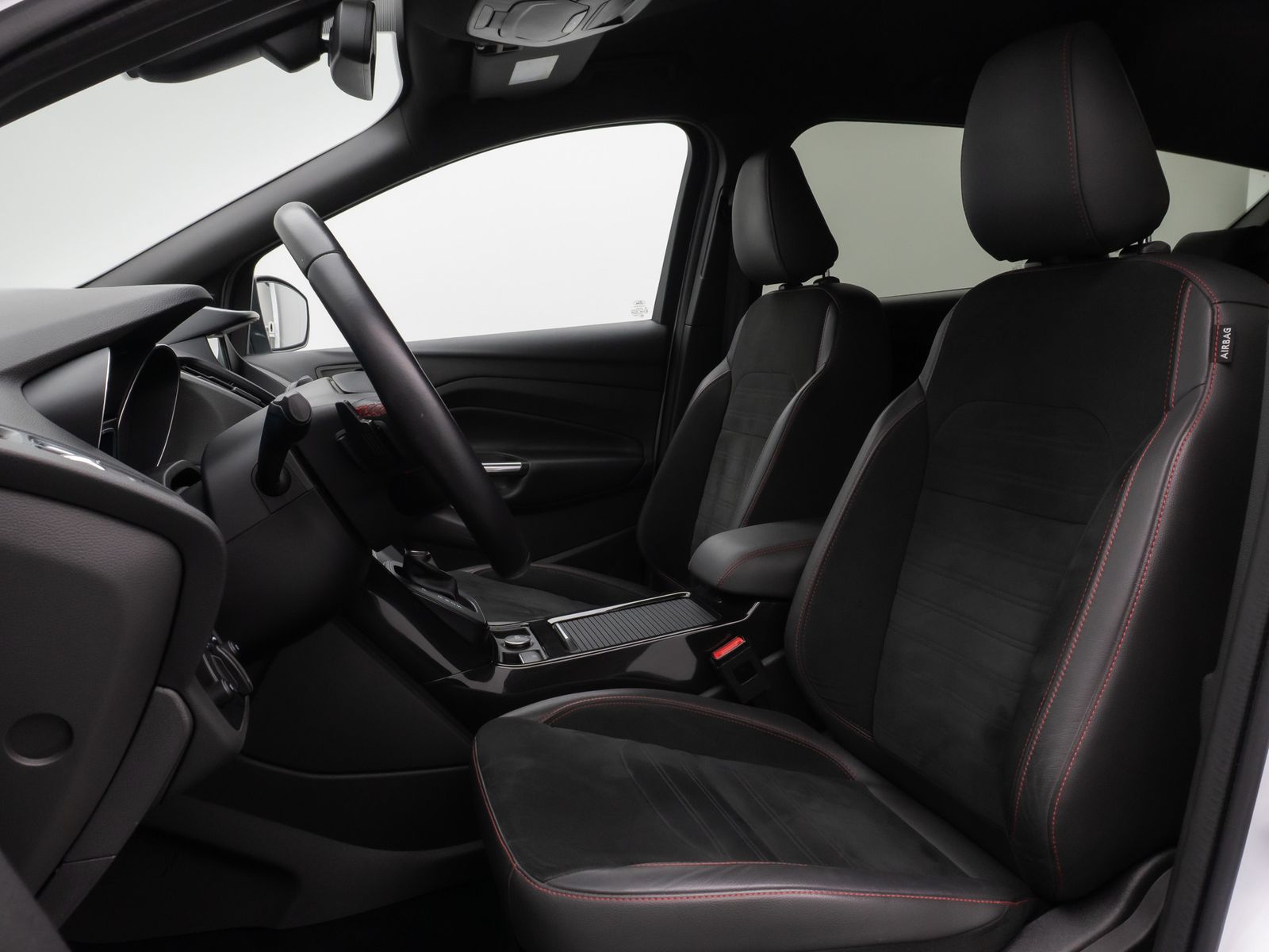 Fahrzeugabbildung Ford Kuga ST-Line Kamera Lenkrhzg Navi AHK Komfort