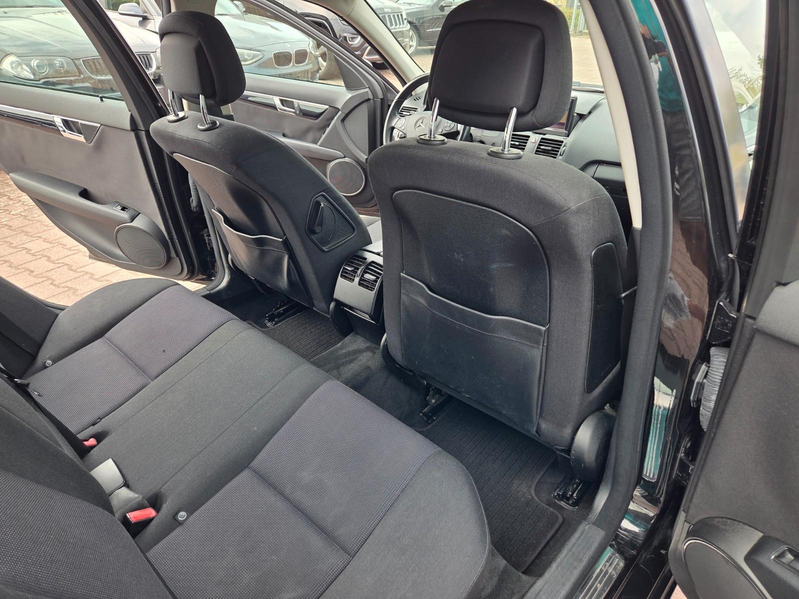 Mercedes-Benz C200 2010 — photo 34