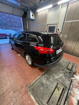 Ford Focus 1,5 TDCi 88kW PowerSh. Titanium Turnie... - Ford Focus: 1.8