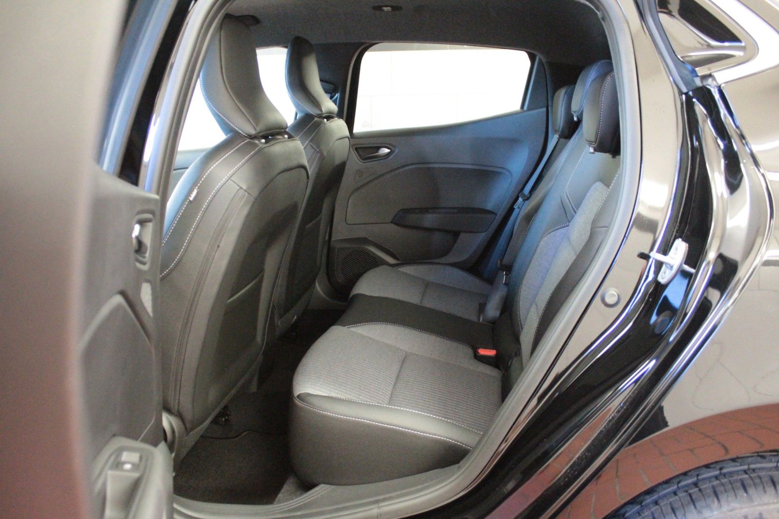 Fahrzeugabbildung Renault Clio TCe 90 Techno *Winter-*&*Look-Paket*