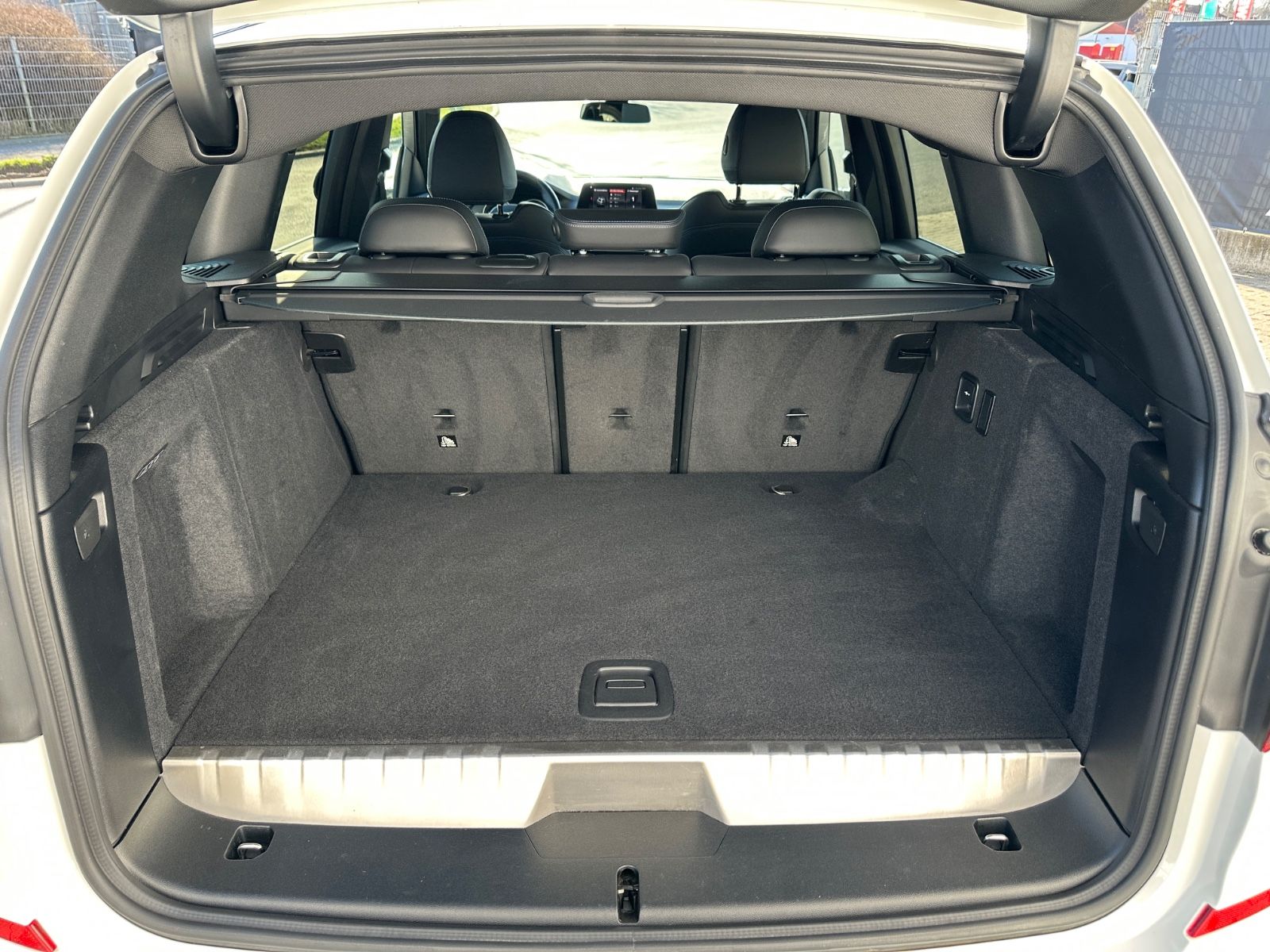 Fahrzeugabbildung BMW X3 xDrive30e M-Sport/Navi/Head-Up/LED/AHK