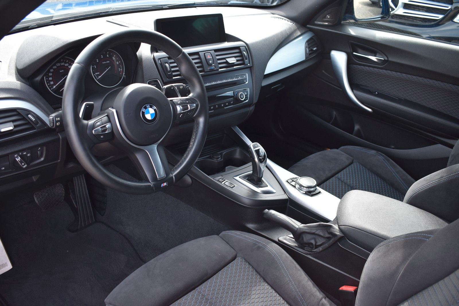 Fahrzeugabbildung BMW BMW M135i xDrive H&K 19 Zoll Navi Prof