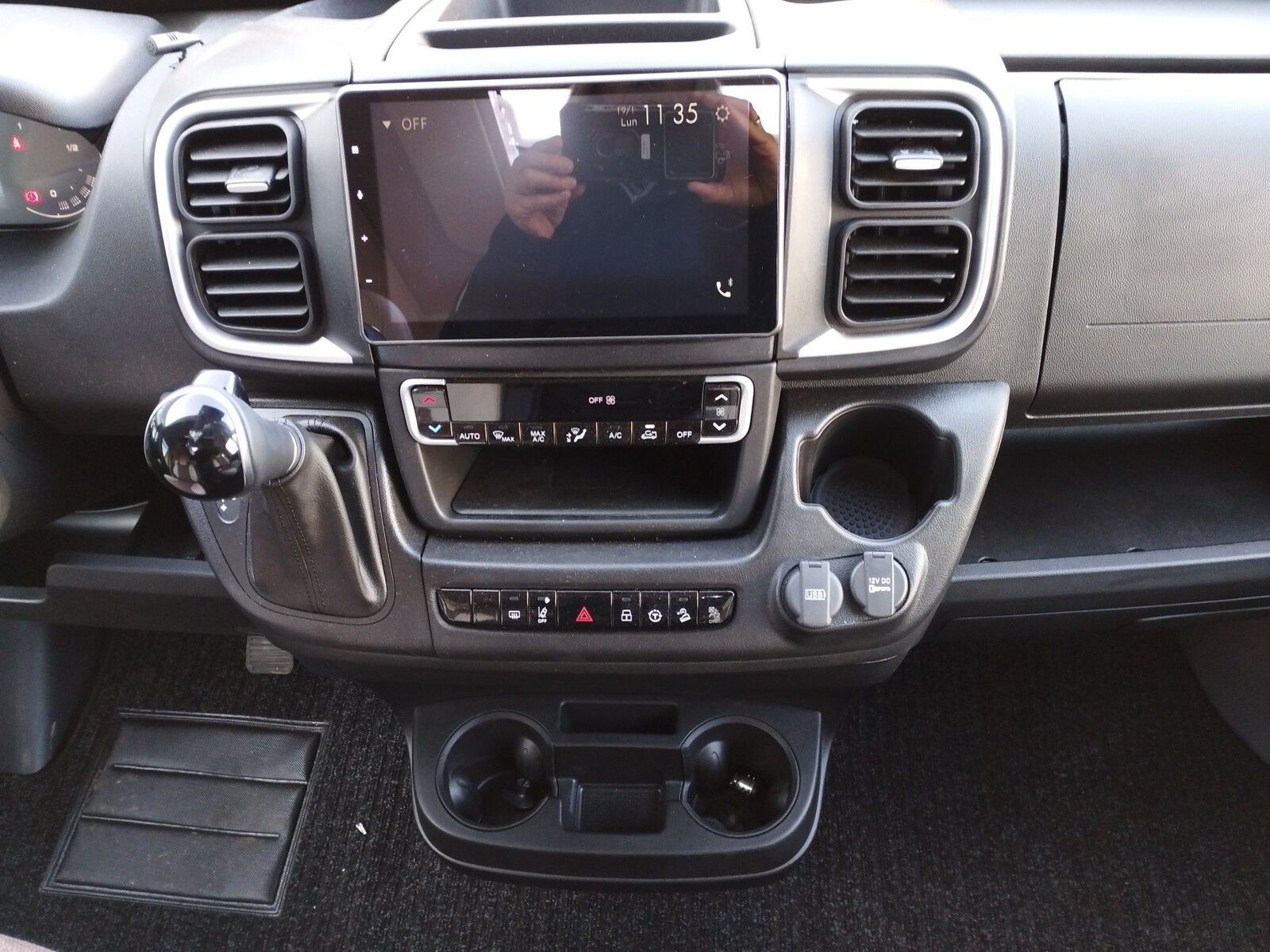 Fahrzeugabbildung Eura Mobil Van V 635 EB Automatik, 180 PS, Fahrassistenz
