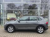 Volkswagen Tiguan Comfort 4Motion Navi SHZ PDC 8-fach Alu  - VW Tiguan Gebrauchtwagen in Stuttgart
