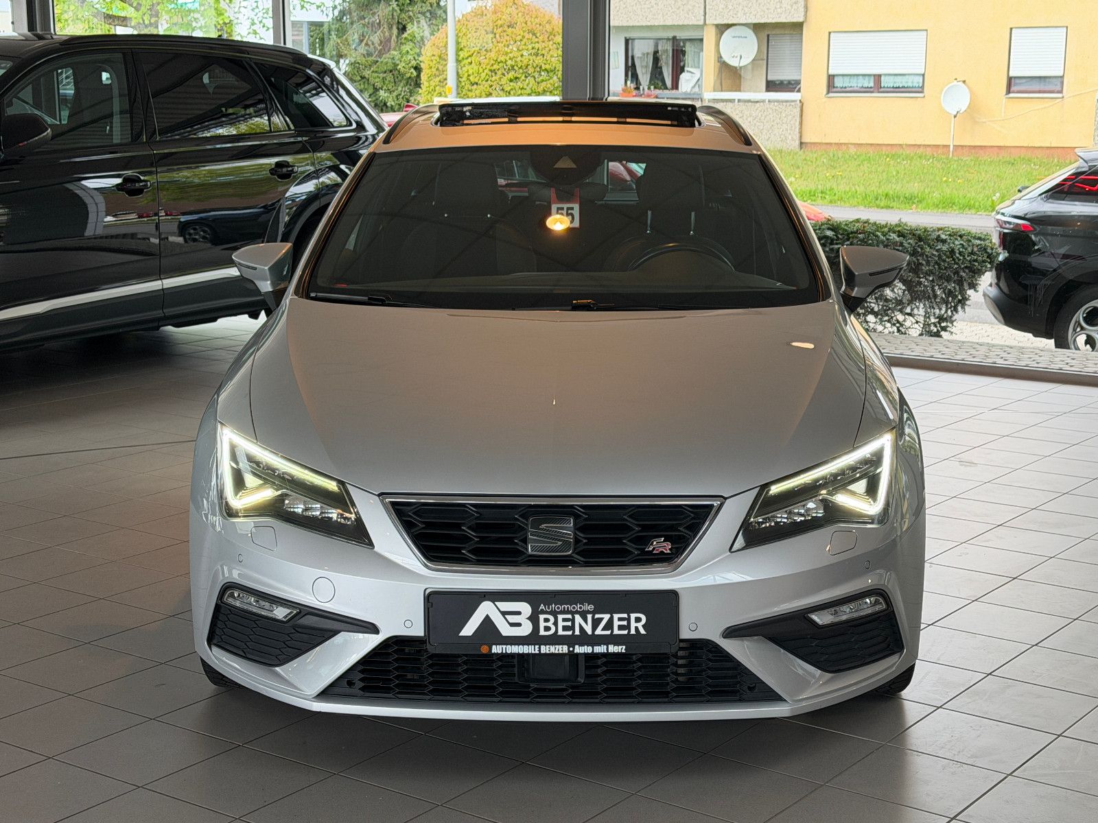 Fahrzeugabbildung SEAT Leon ST FR//ACC/LED/PANORAMA/APPLE-CAR/KAMERA