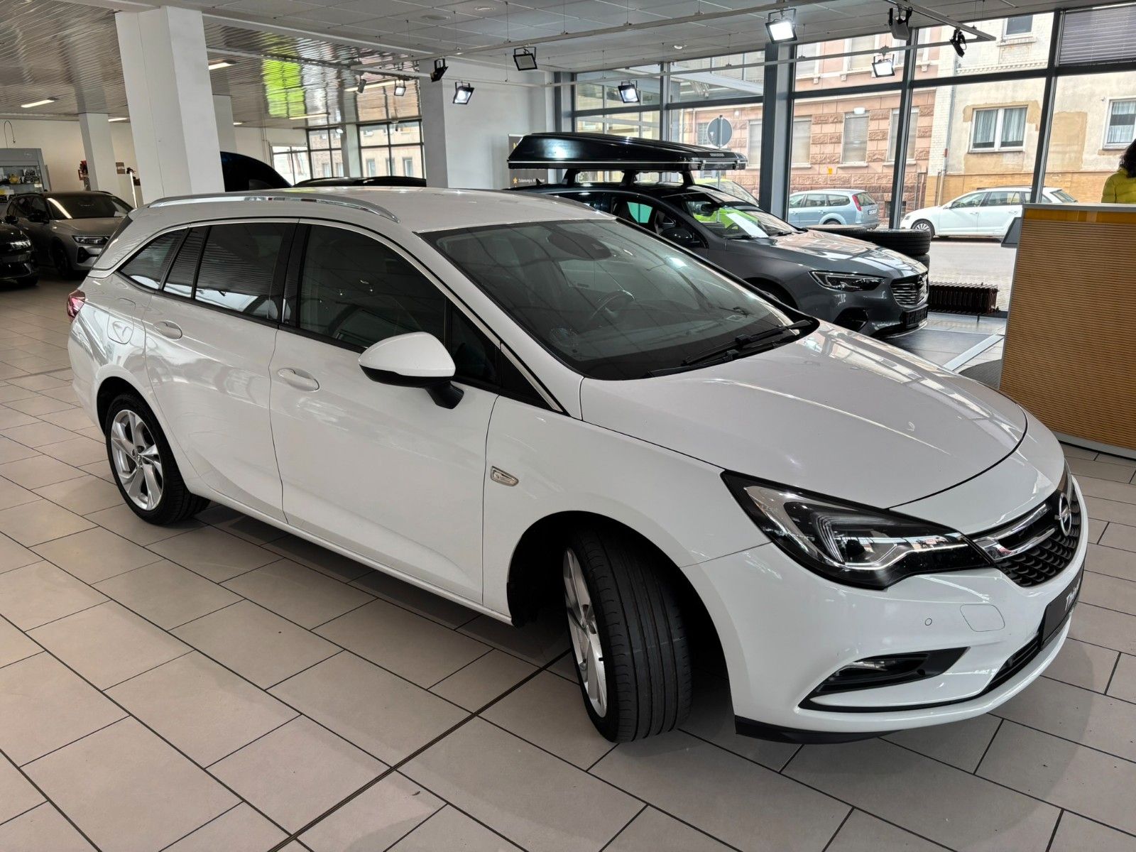 Fahrzeugabbildung Opel Astra ST 1.4T INNOVATION NAVI/KAMERA/SHZ/MATRIX