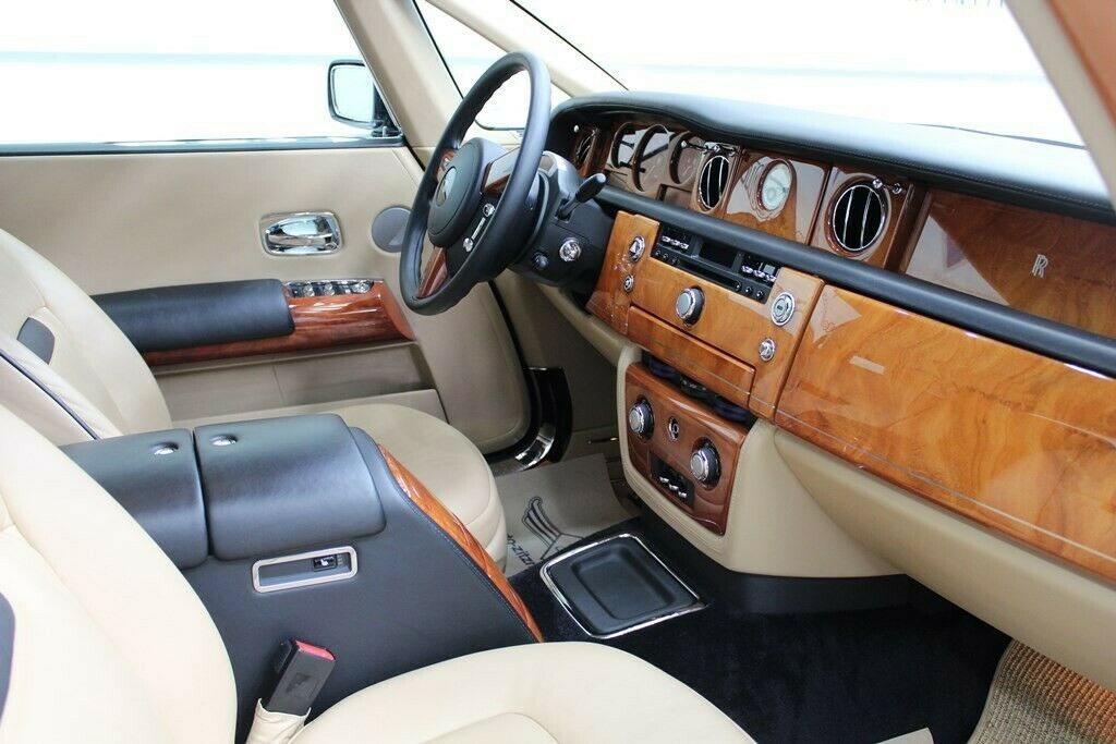 Fahrzeugabbildung Rolls-Royce Phantom Coupé/STERNENHIMMEL/TWO TONE/BESPOKE