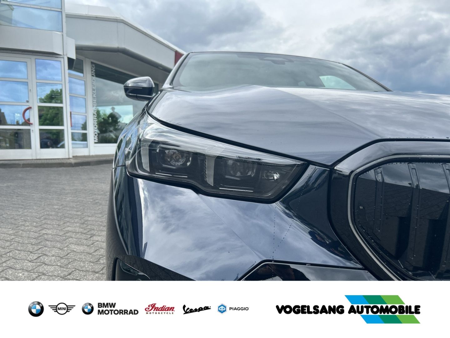 Fahrzeugabbildung BMW 550 e xDrive M Sport Park-Assistent Sportpaket H