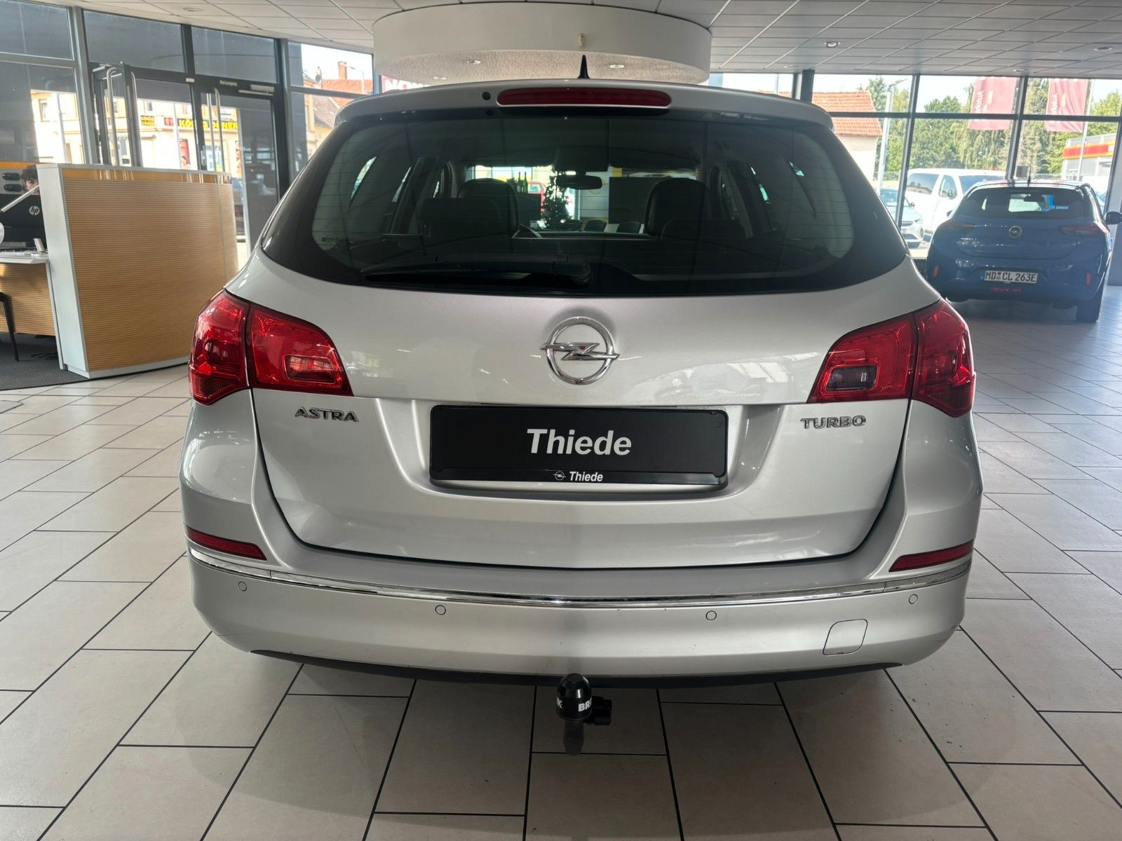 Fahrzeugabbildung Opel Astra J ST 1.4T Edition AHK/ALLWETTER/SHZ/NAVI