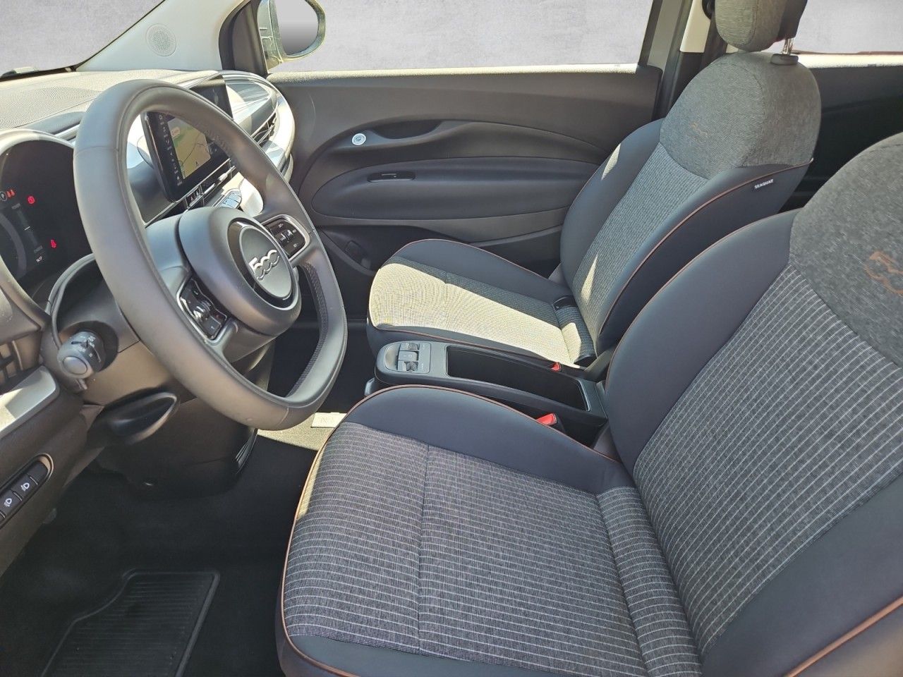 Fahrzeugabbildung Fiat 500 e Icon Batterieprotokoll,Navi 42kW Akku