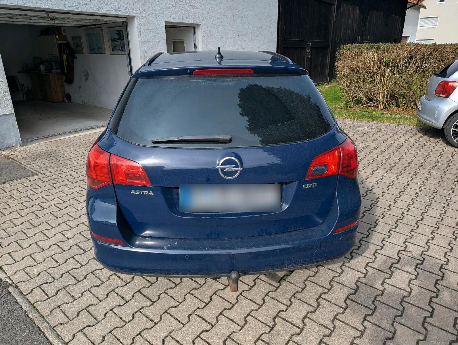 Opel Astra 2011 — engine 110 HP (81kW)