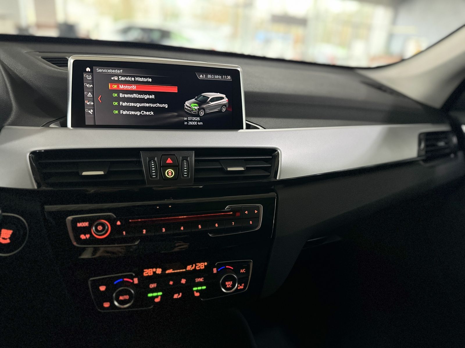 Fahrzeugabbildung BMW X1 sD18i Parkassist Navi LED Geschwindigkeitsreg