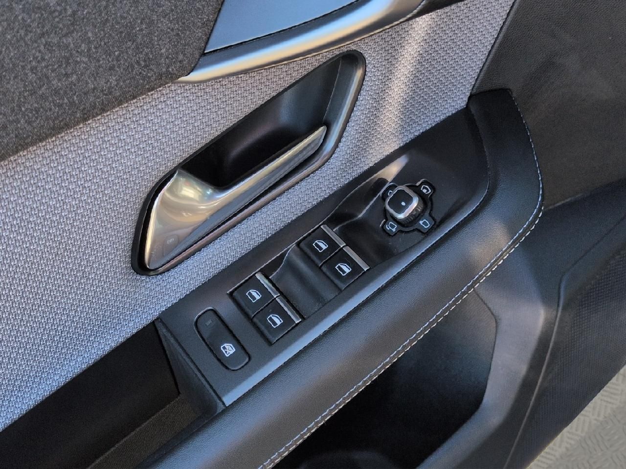 Fahrzeugabbildung Opel Grandland 1.2 48V Mild-Hybrid 100 kW GS
