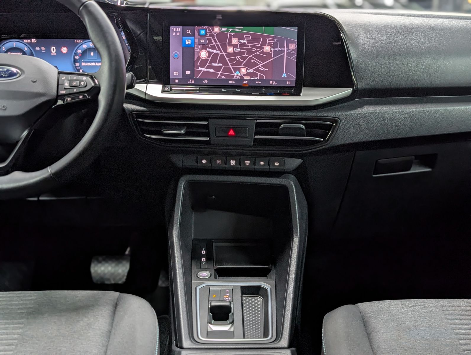 Fahrzeugabbildung Ford Tourneo Connect L2 Active 7-SI Bi-LED PANO AHK K