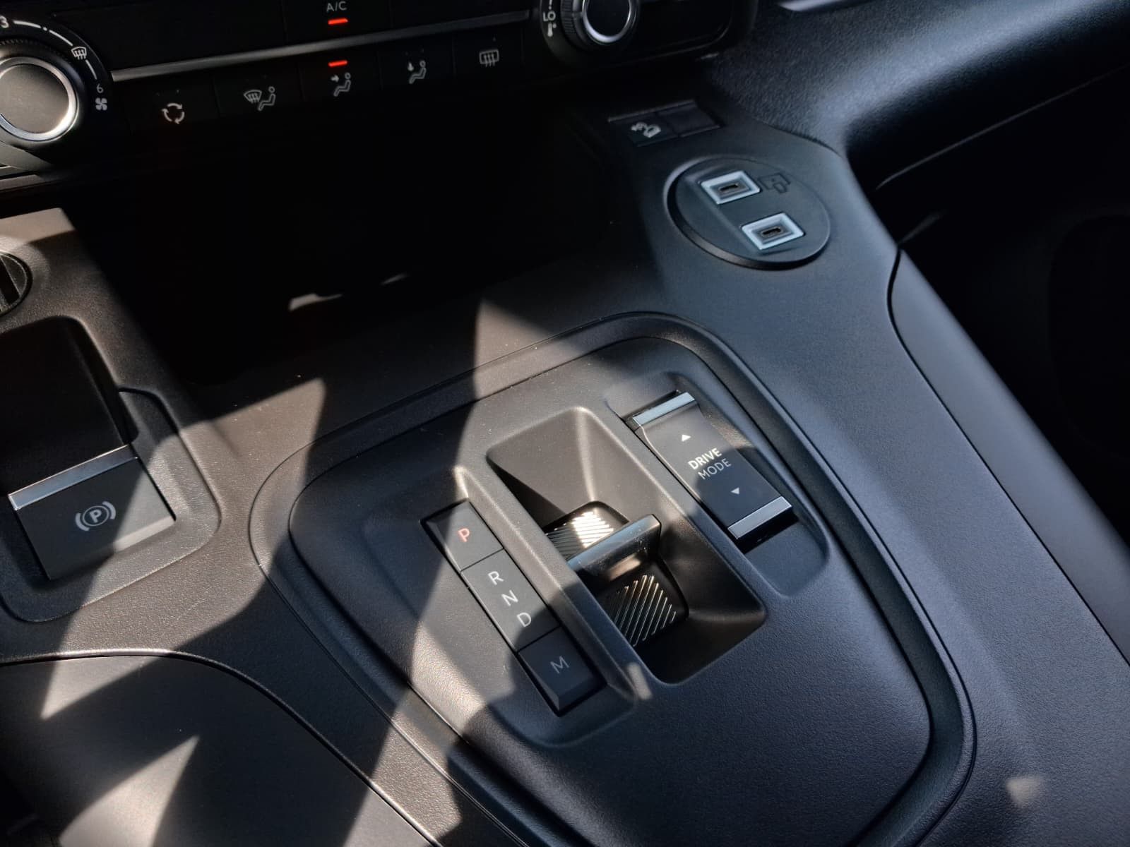 Fahrzeugabbildung Fiat Qubo L 7-Sitzer L2 1.5 Diesel 96 kW Icon