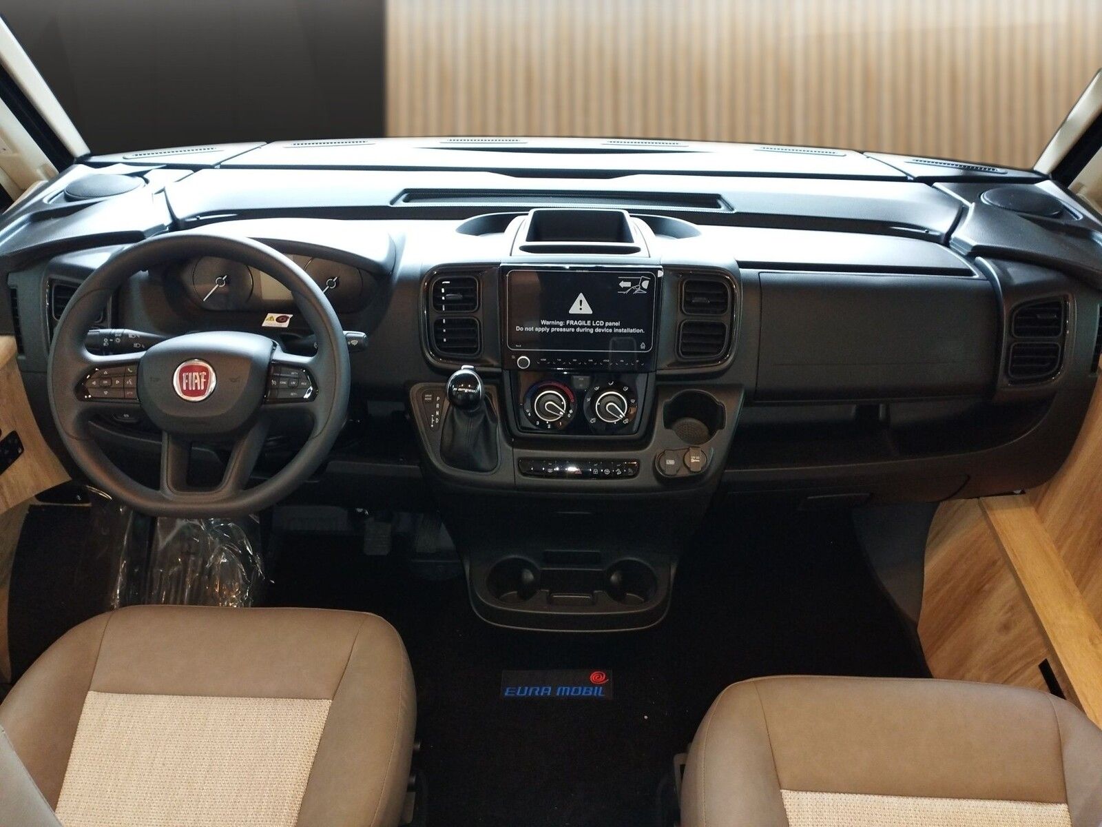 Fahrzeugabbildung Eura Mobil Integra Line IL 720 EF SAT, SOLAR, LUFTFEDERUNG