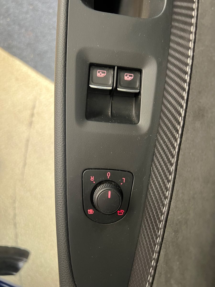 Fahrzeugabbildung SEAT Leon SC Cupra 300 *Mystery Blue* SPORTSITZE *