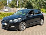 Hyundai i20 Style Garantie *Panorama *Navi *Kamera *PDC. - Hyundai i20: Schwarz