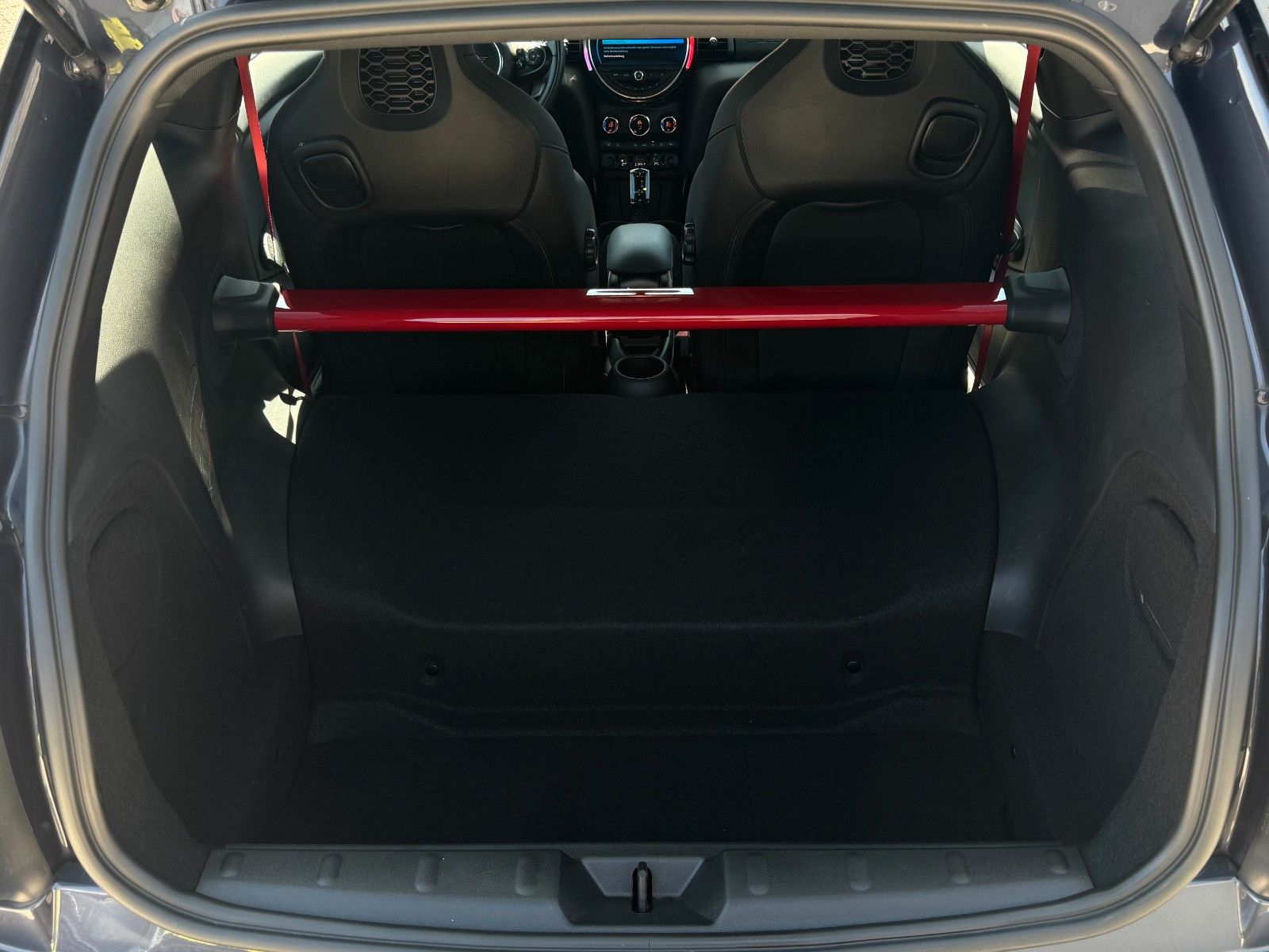 Fahrzeugabbildung MINI John Cooper Works GP CarPlay Tempomat SHZ DAB