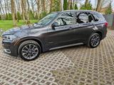 BMW X5 xDrive35i - - BMW X5 mit Benzin-Antrieb: mit Apple Carplay