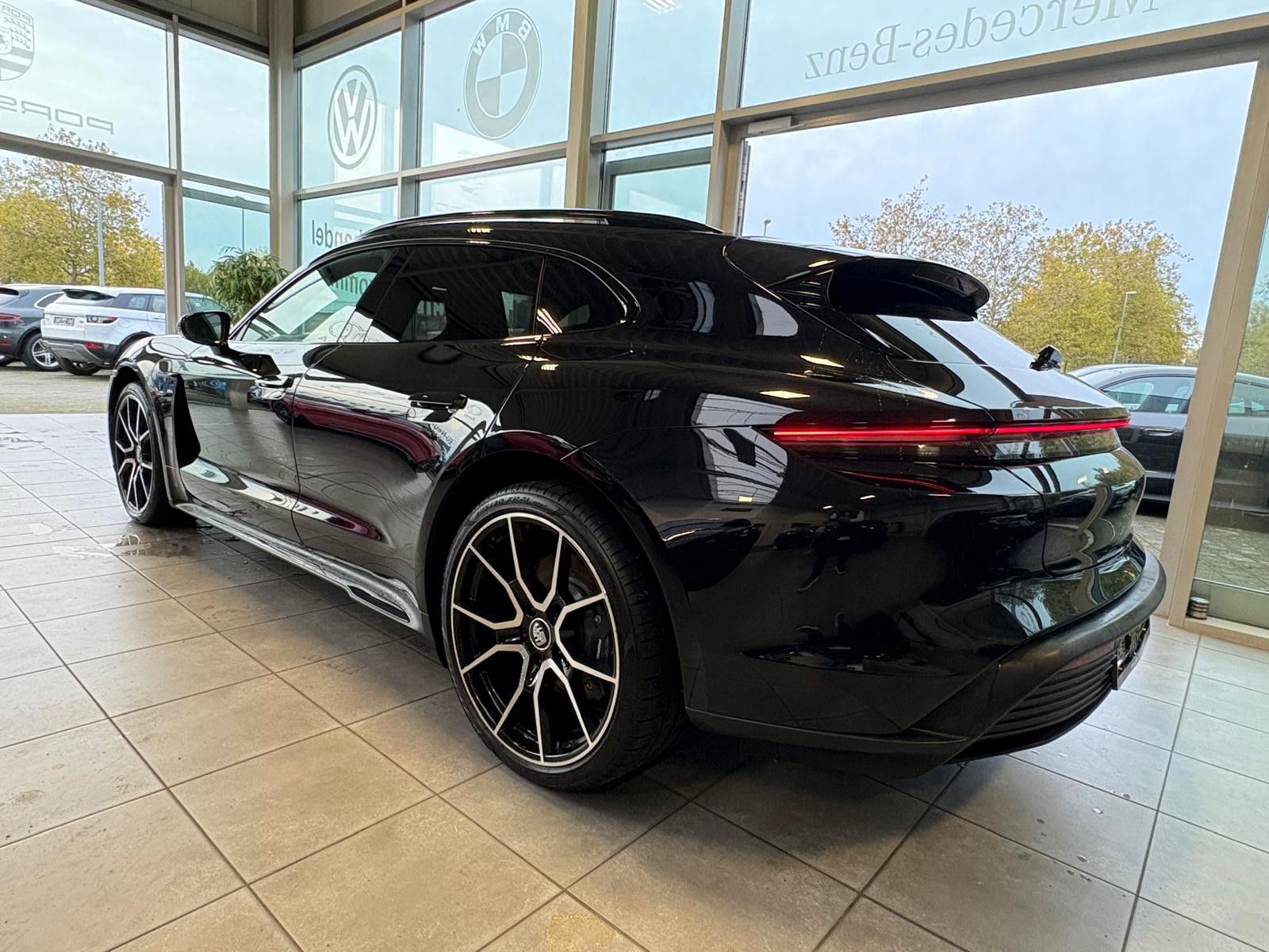 Fahrzeugabbildung Porsche Taycan Sport Turismo/Sportchrono/Bose/Pano/