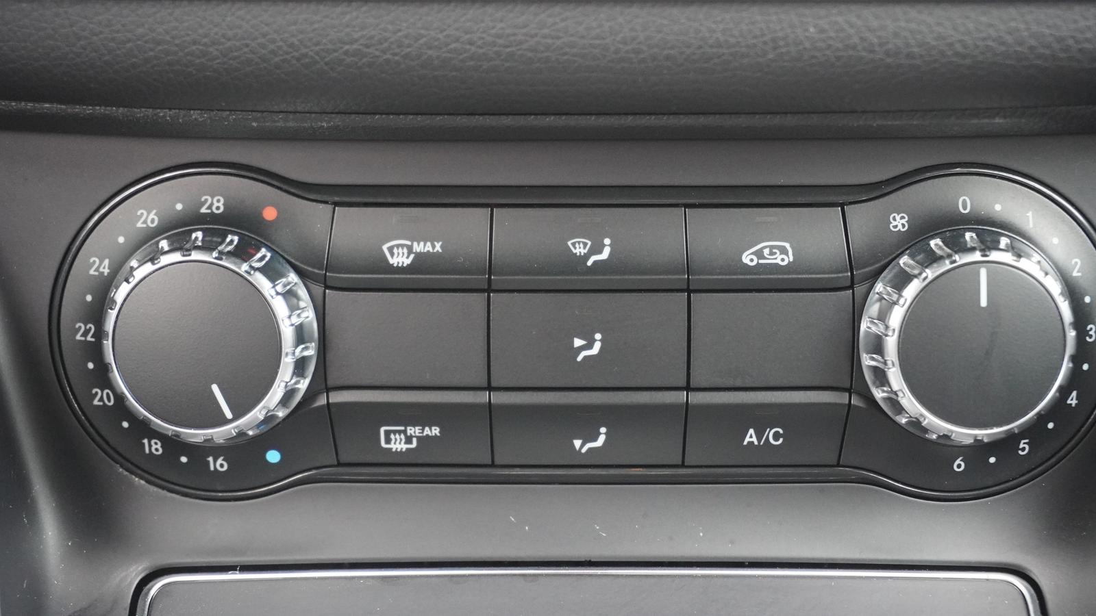 Mercedes-Benz GLA 180 Autom. AMG Line LED Navi AHK Alcantara