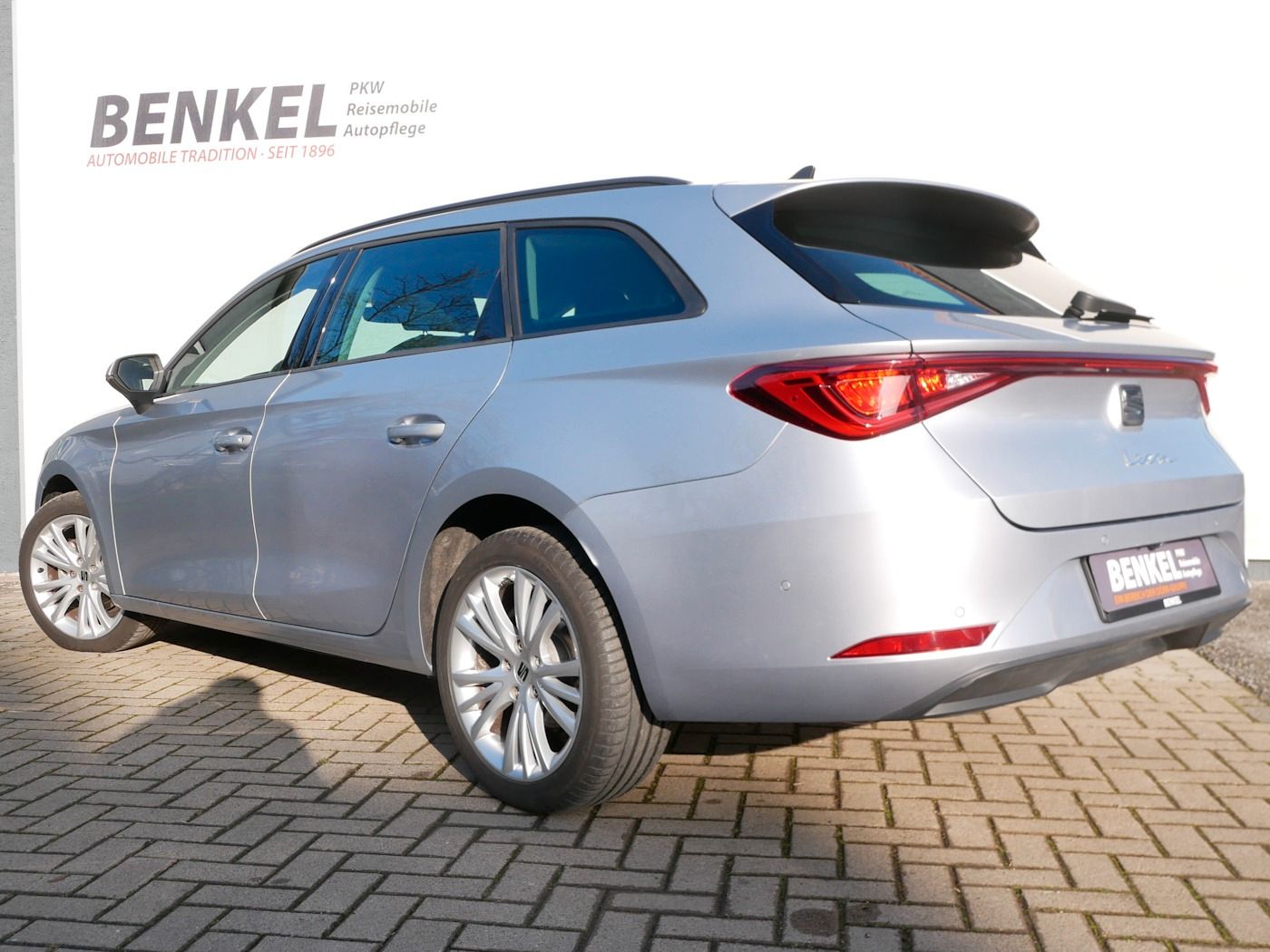 Fahrzeugabbildung SEAT Leon SportsTourer 1.5 Style Kamera DSG LED ALU