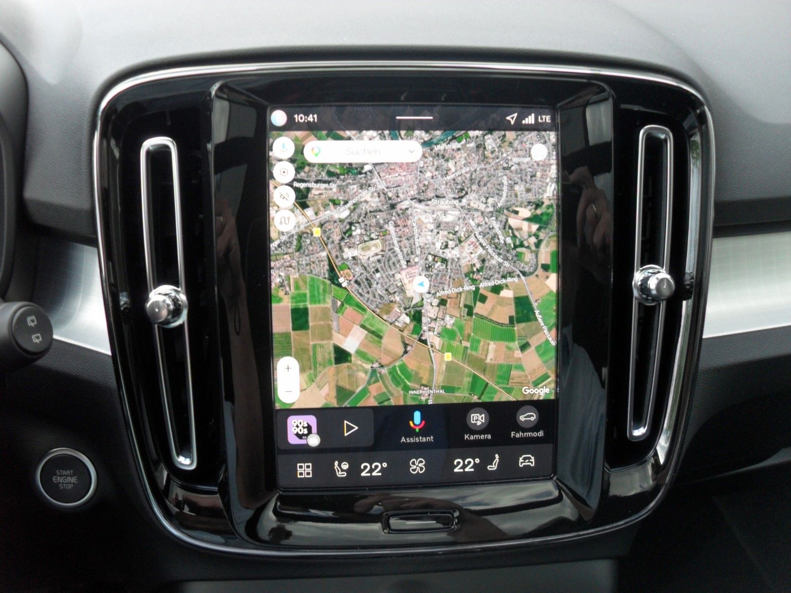 Fahrzeugabbildung Volvo XC 40 Plus Black Edition | PD | LED | ACC