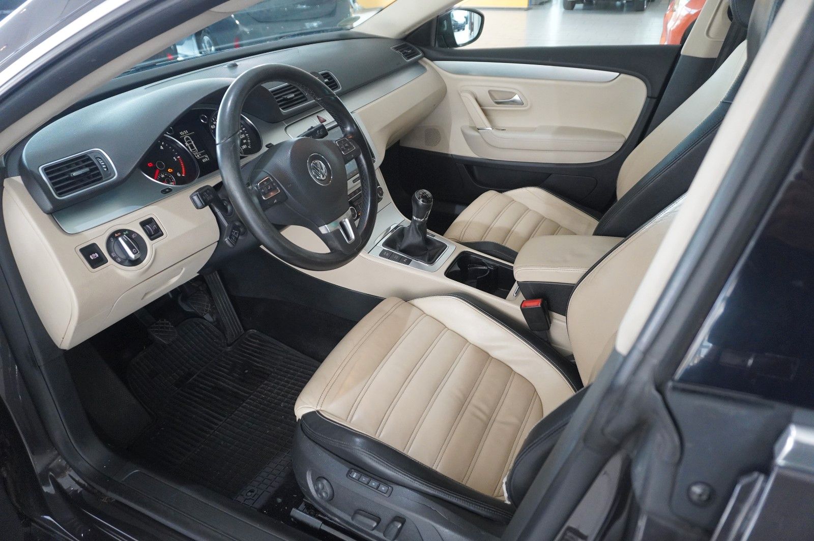 Fahrzeugabbildung Volkswagen Passat CC 2.0 TDI COUPE NAVI/BI-XENON/SHZ/PANO.