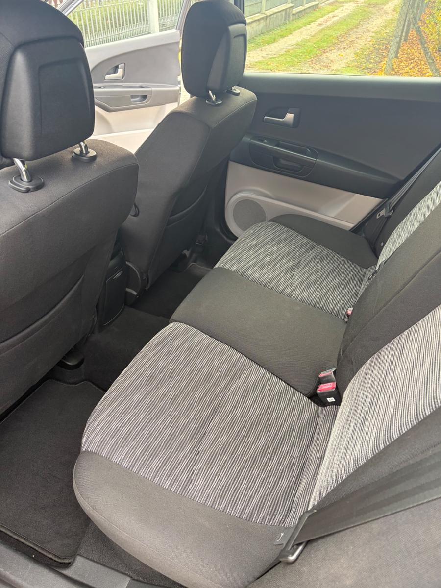 Kia cee'd 2010 — photo 21