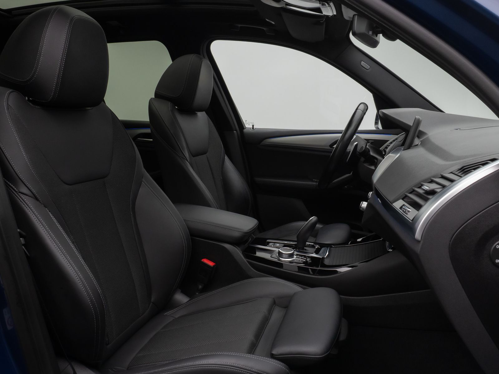 Fahrzeugabbildung BMW X3 xD20d xLine Kamera Panorama DAB HUD HiFi AHK