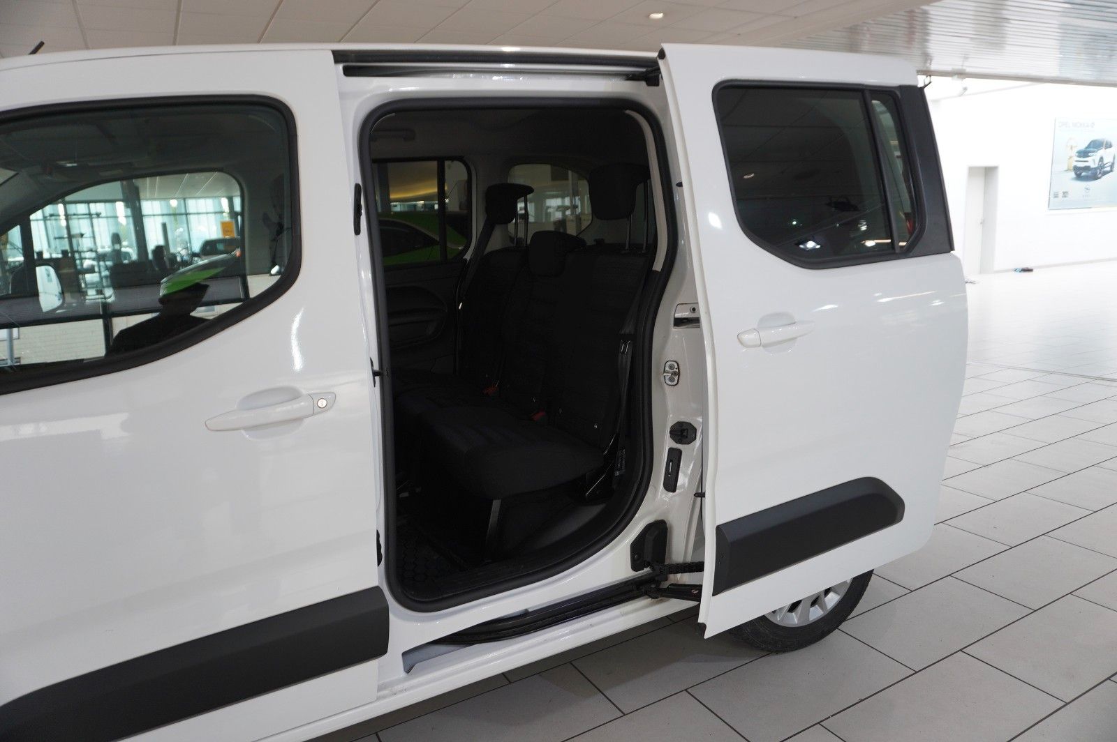 Fahrzeugabbildung Opel Combo Life 1.5D ELEGANCE NAVI/LED/KAMERA/SH/AHK