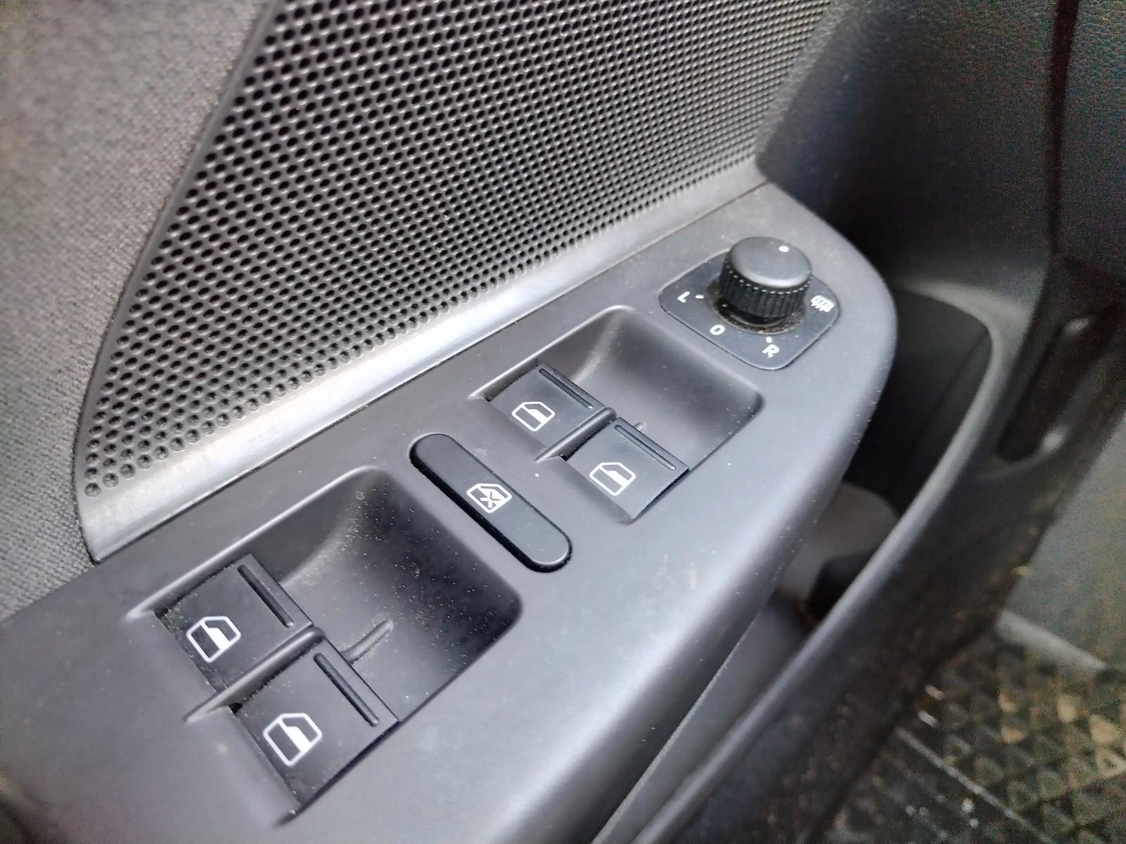 Volkswagen Golf 2011 — photo 20