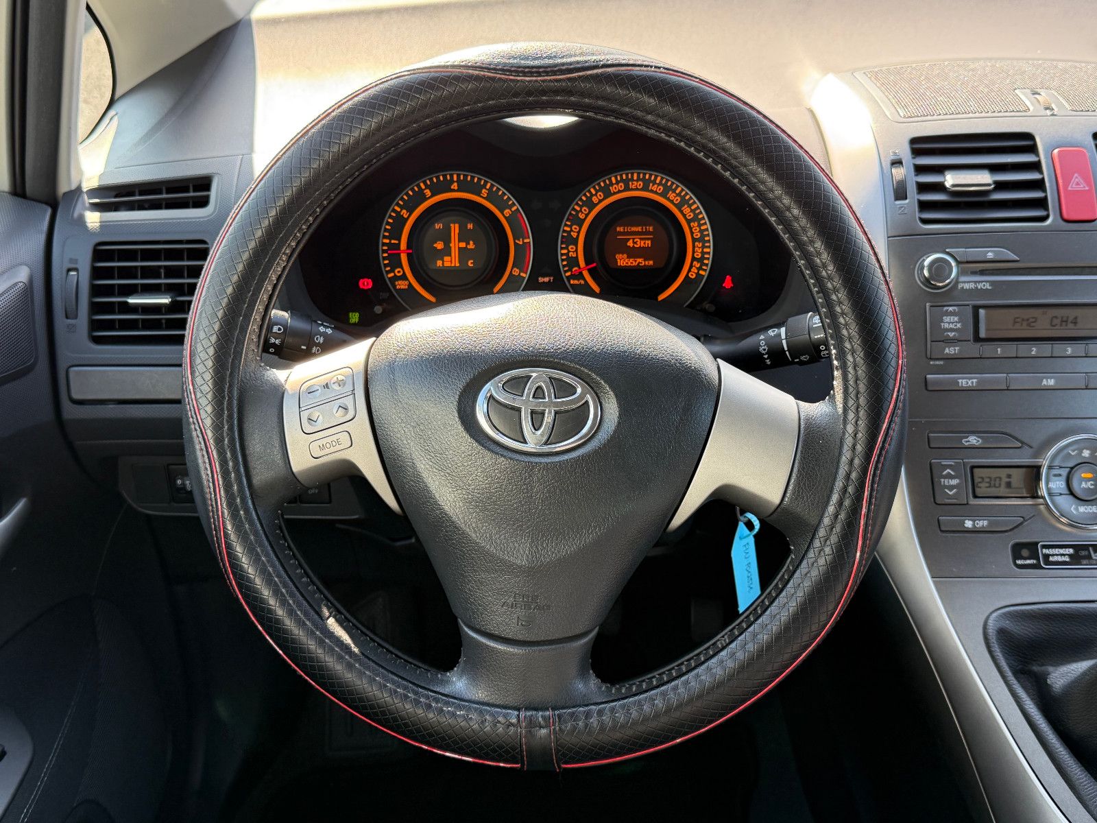 Fahrzeugabbildung Toyota Auris Life Klimaautomatik 2-Hand