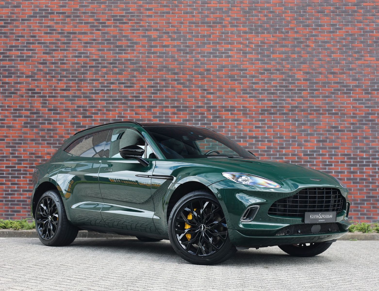 Aston Martin DBX 4.0 V8 | Pano - Scheckheft