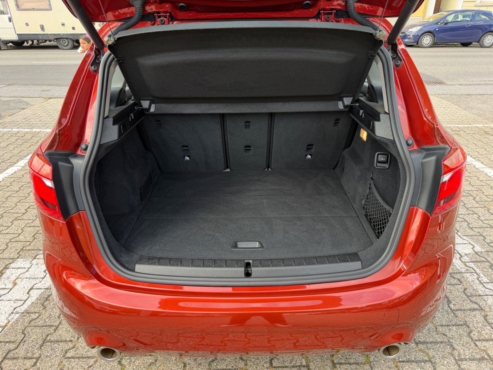 Fahrzeugabbildung BMW 220i Active Tourer NAVI AUTOMATIK LED 2-HAND