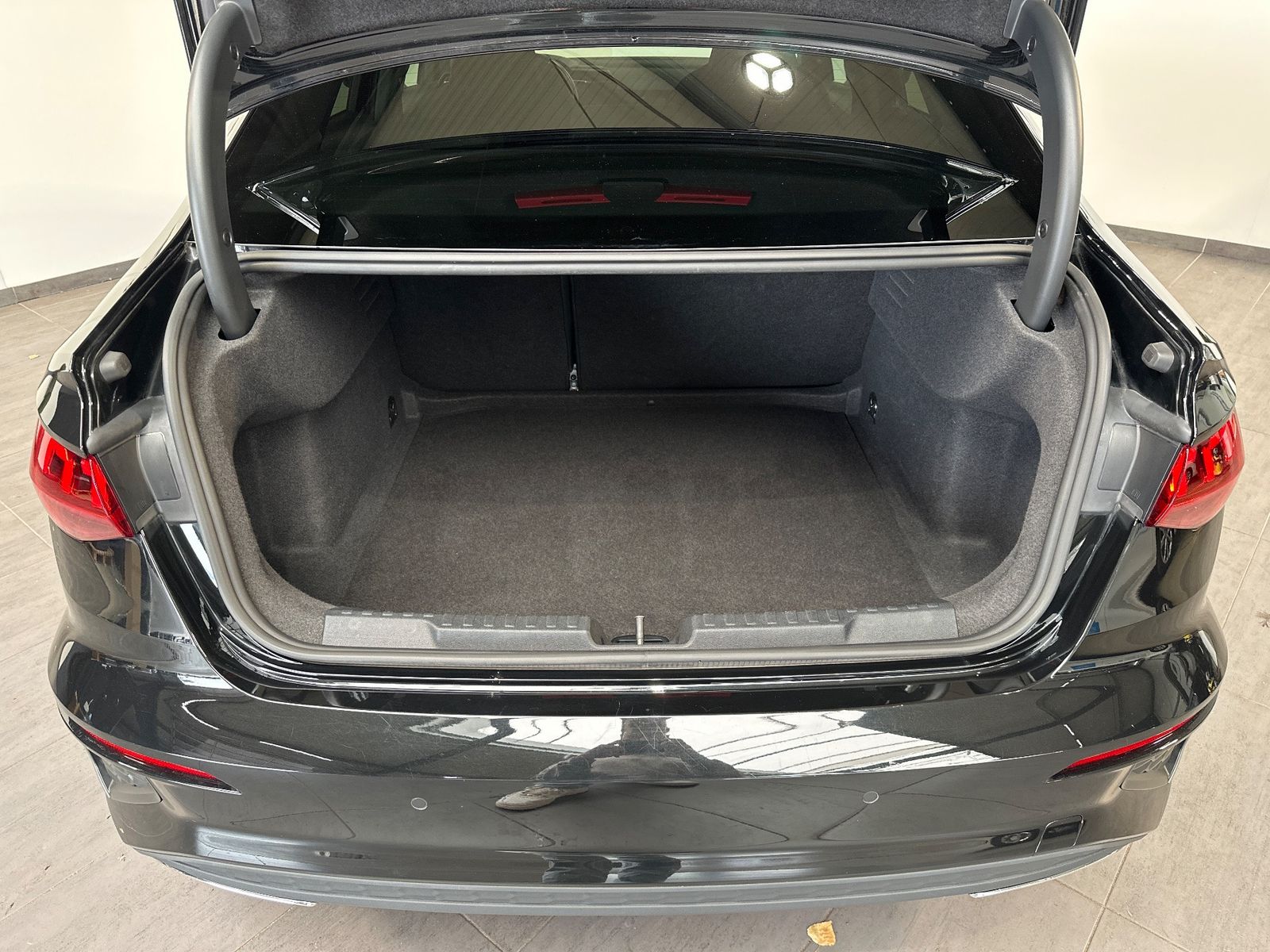 Fahrzeugabbildung Audi A3 Limousine 35 TDI S-Line NAV+LED+STHZ+18ZO+VC
