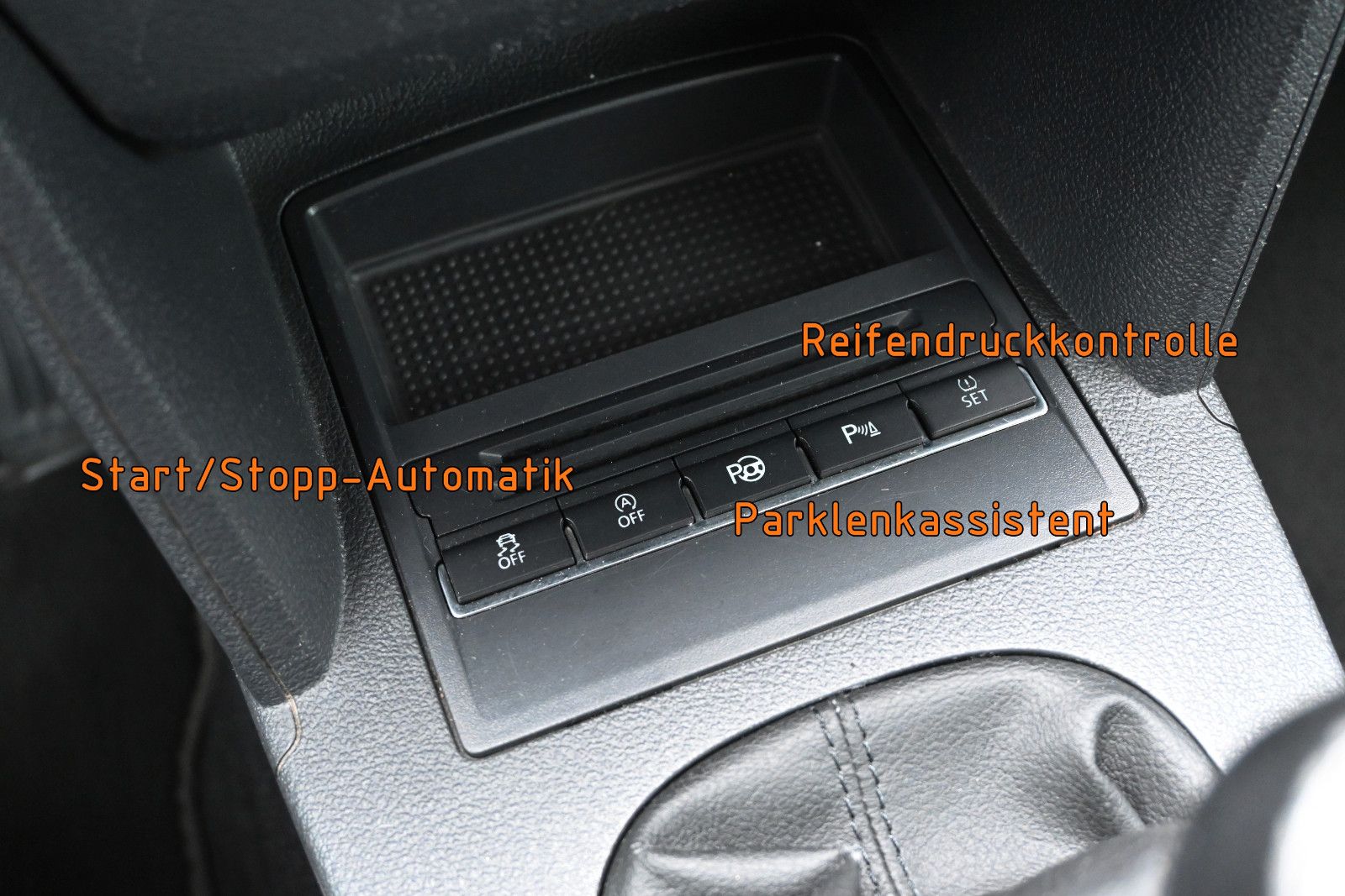 Fahrzeugabbildung Volkswagen Touran 1.6 TDI Comfortline °7-SITZE°KAMERA°02.28