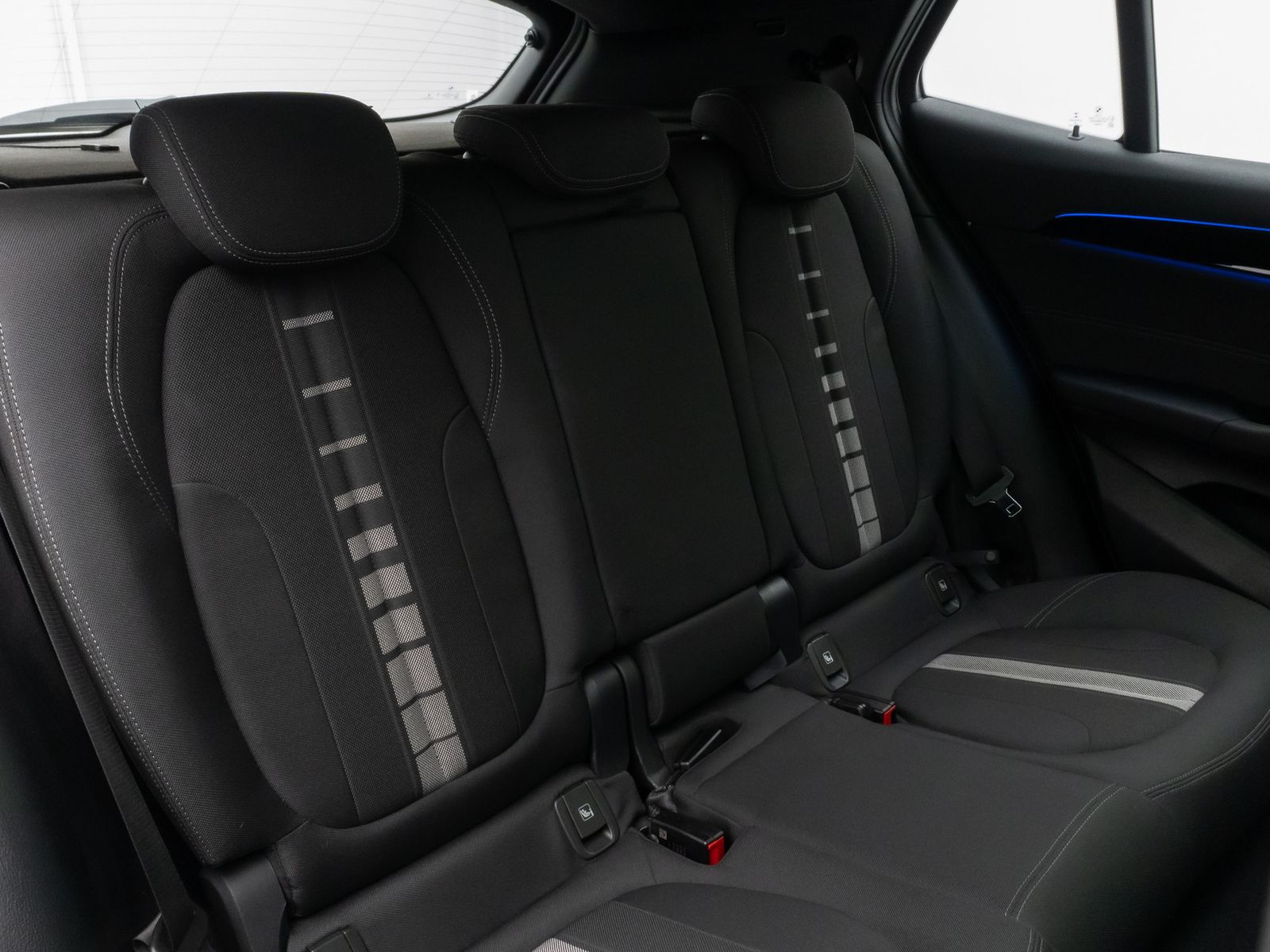 Fahrzeugabbildung BMW X2 sD18i Panorama Kamera DAB HiFi Komfort MSport