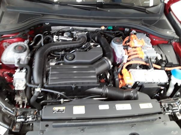 Passat Variant eHybrid R-LINE 200 kW AHK DCC HUD