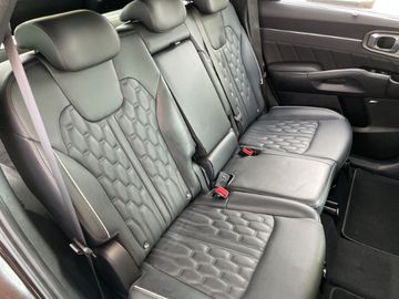 KIA Sorento - 4