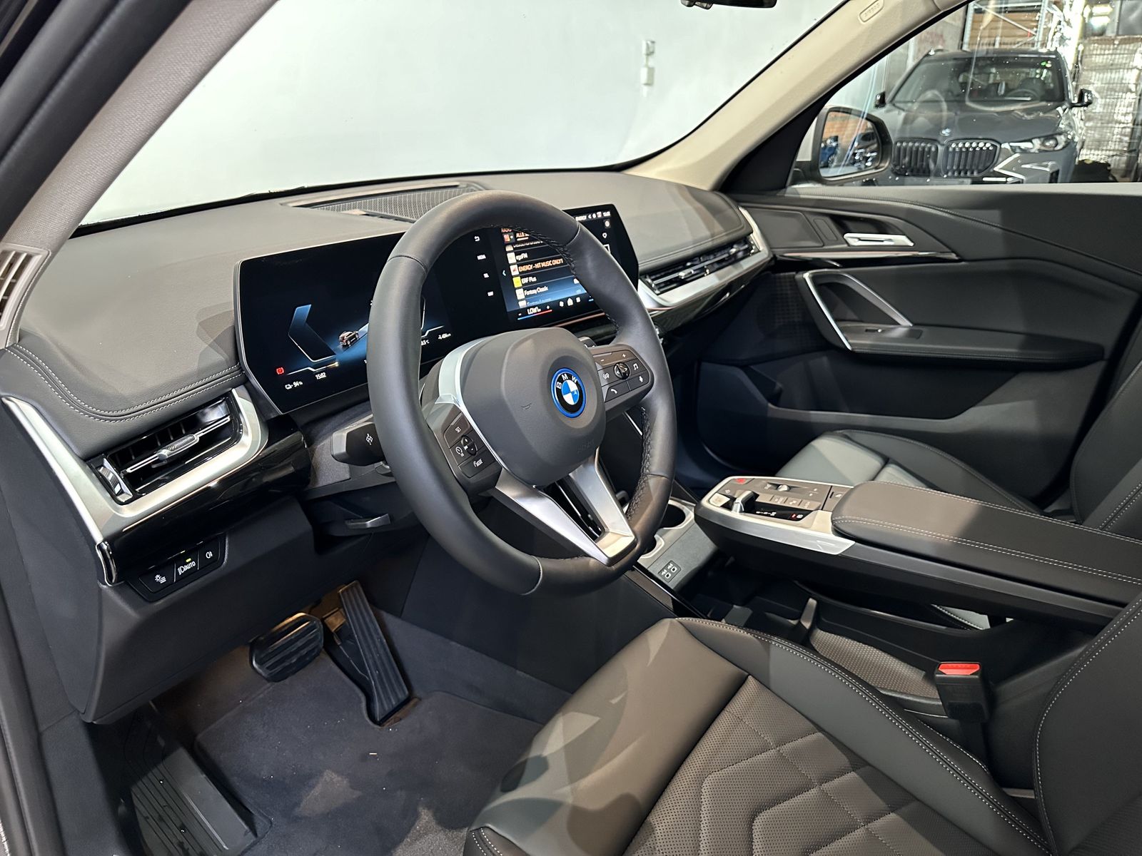 Fahrzeugabbildung BMW iX1 eDrive20 xLine, Anhängerkupplung, Flexible F